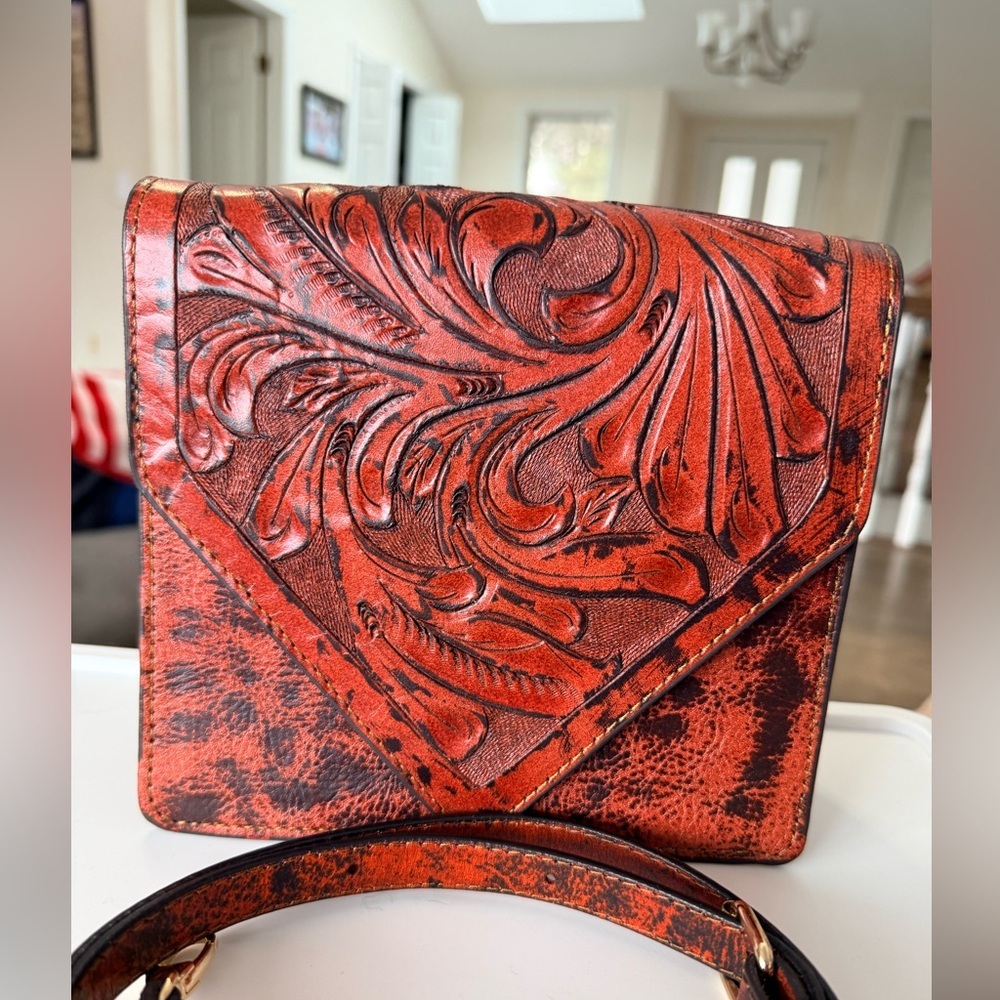 Hand tooled leather crossbody - Picture 2 of 6